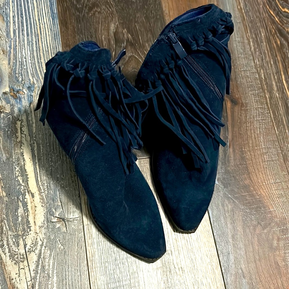 Very volatile Los Angeles size 8 navy fringe boots